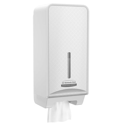 Kimberly-Clark Professional™ Icon™ toalettrullehållare (vikt, 32x14,5x13,8 cm) från Kimberly-Clark GmbH är en vit väggmonterad enhet med mönstrad front, vertikalt fönster och nedre utdelningsslits för tvättrum.