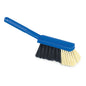 Den Nölle Profi Brush stubbkvasten, 30 cm, från Nölle Profi Brush borst- & penselteknik e.K., har ett blått handtag och tvåfärgade borst i svart och beige. Det är en rengöringsborste från serien Kvalitetsblandning (1 styck).