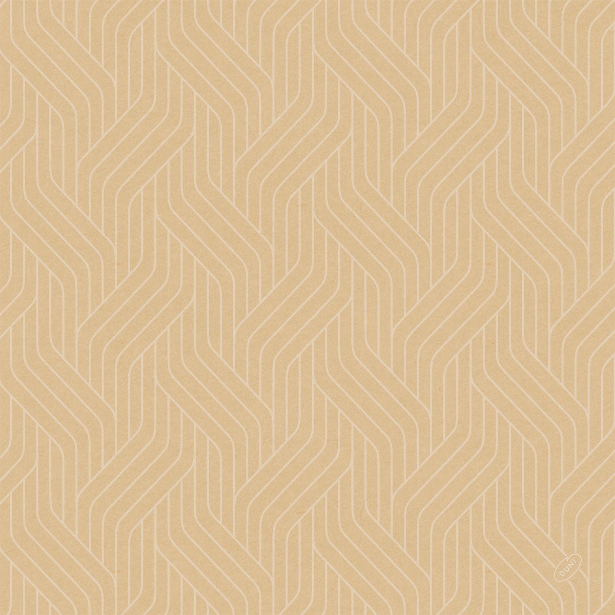 Ljusbrun bakgrund med återkommande, sammanflätade vita chevronlinjer och en liten cirkulär logotyp nere till höger, som speglar hållbar, Bio-Dunisoft-servettinspirerad design. 40x40cm från Duni GmbH.