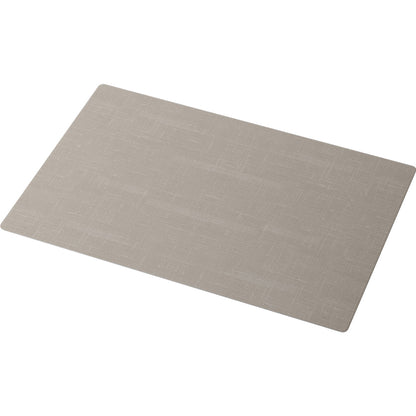 Silikonbordstabletten 30 x 45 cm från Duni GmbH är beige, rektangulär och avtorkningsbar. Den har rundade hörn, en jämn yta och ett diskret mönster - idealisk som stilfullt bordsskydd.