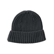 Stickad mössa i storlek ONE