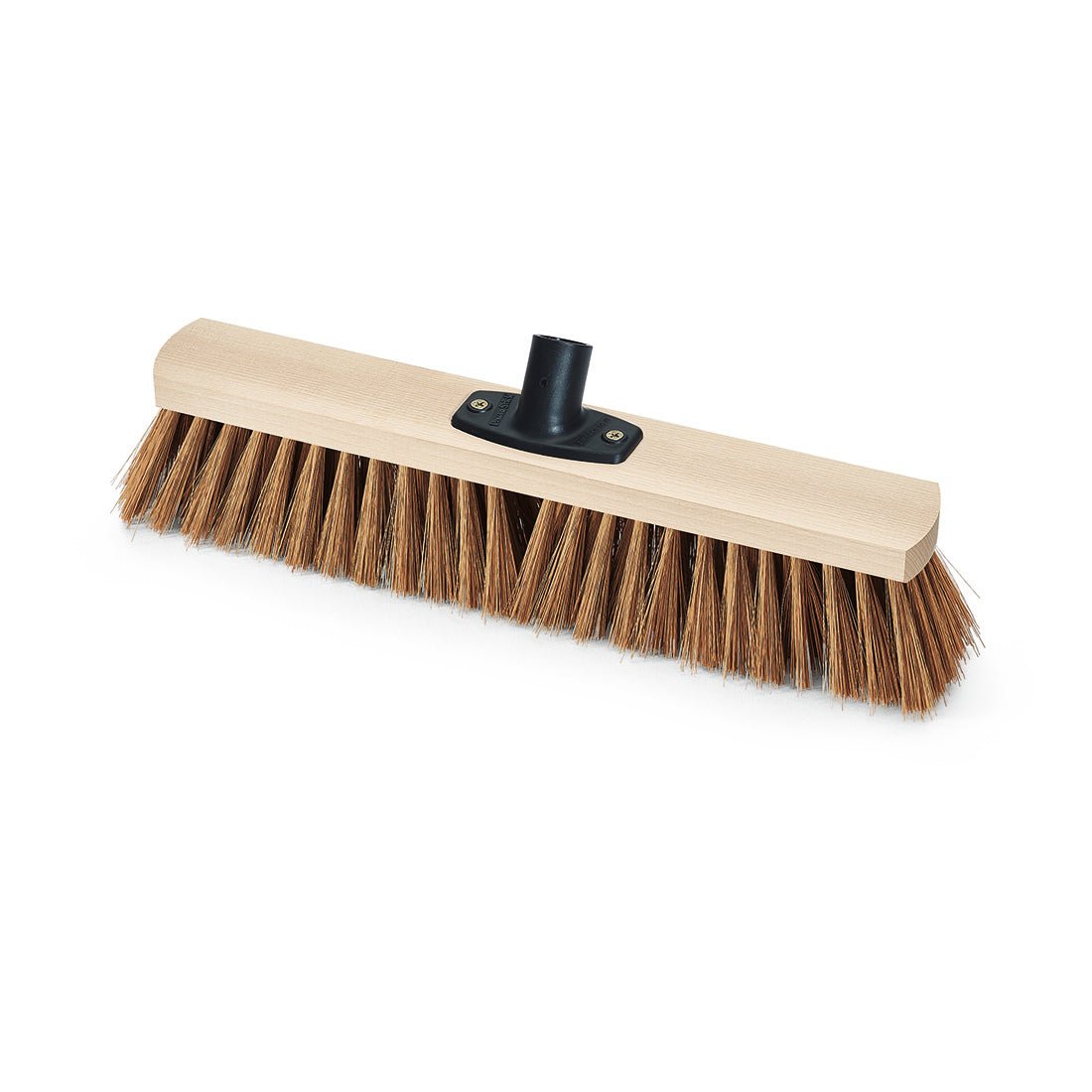 Nölle Profi Brush Power Stick Saalbesen Poly-Kokos från Nölle Profi Brush Borst- & Penselteknik e.K. har ett brett huvud med styva bruna borst, en ljus träbas och en svart plastskaftshållare, avbildad på vit bakgrund.