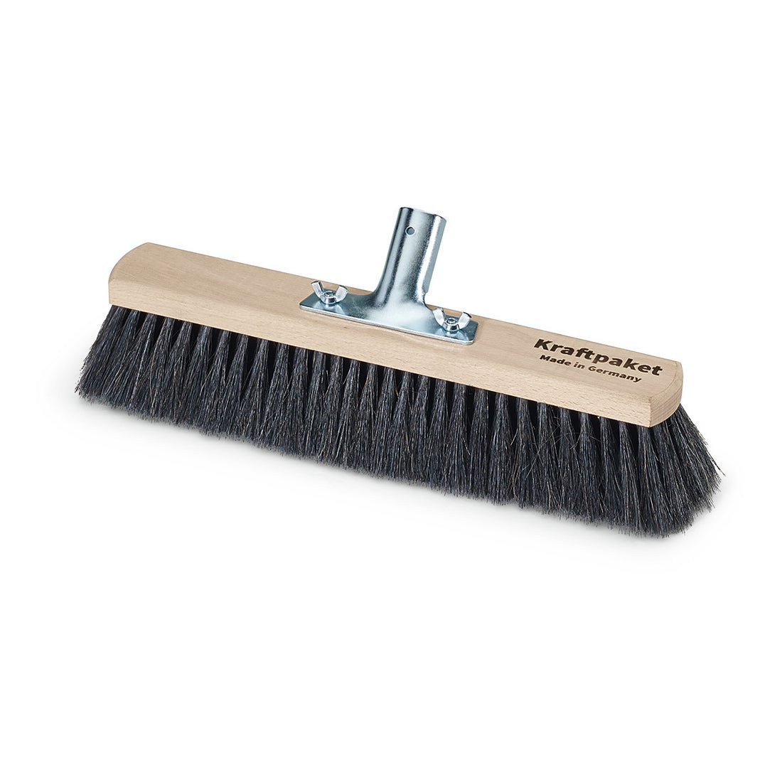 Den Nölle Profi Pinsel Saalborste Natur-/Konstfiberblandning Mästerkvalitet kännetecknas av mörka blandborstar, ett stabilt trähuvud med "Kraftpaket Made in Germany"-tryck och en metallbygel - från Nölle Profi Pinsel Borst- & Penselteknik e.K.