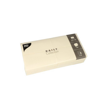 En förpackning beige papperservetter, idealisk för bordsdekoration, med beteckningen "DAILY Collection" från PAPSTAR GmbH. Förpackningen innehåller symboler som anger måtten (32 x 32 cm), mängden (150) och vikningstypen (1/8), så att du får både stilfulla servetter och hållbar komfort för dina sammankomster.