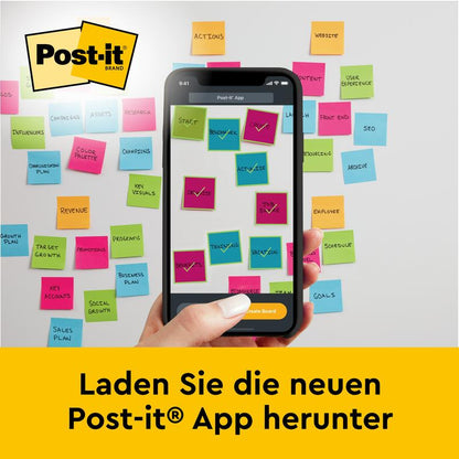 En hand håller en smartphone med öppen Post-it-app framför en vägg full av färgglada notislappar och Post-it® Super Sticky självhäftande mötesblock/flipchart (58,4 x 50,8 cm) från 3M Deutschland GmbH - ladda ner den nya appen nu!