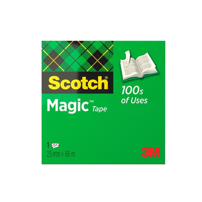 En grön låda Scotch® Magic™ Osynlig Tejp från 3M Deutschland GmbH med Scotch-logotypen, symbolen för en öppen bok, "100s of Uses", "3M" i rött och informationen 25 mm x 66 m med 1 rulle inuti.