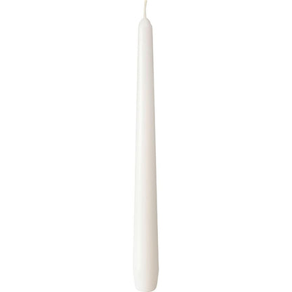 Ett ensamt släckt ljus från Duni GmbH (ca. 7h, 250 x 22 mm) står upprätt mot en enkel bakgrund och utstrålar sin eleganta närvaro.