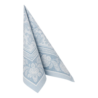 En blå, mönstrad servett från "ROYAL Collection" av PAPSTAR GmbH (40 x 40 cm, 1/4-vikning) är stående vikt och visar paisley- och blommönster.
