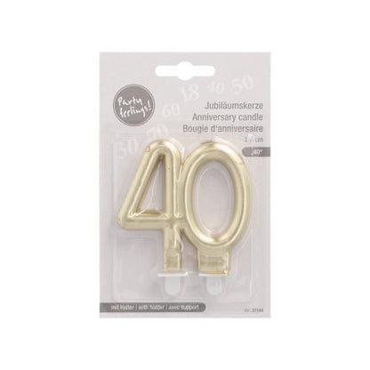 De PAPSTAR GmbH Jubileumsljus med hållare 7 cm "guld" är ett guldnummer 40-ljus i klar förpackning med flerspråkig märkning, komplett med hållare - idealisk för jubileumsfester.