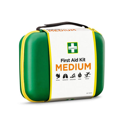 En kompakt, grön-gul Orkla Wound Care AB Första hjälpen-låda MEDIUM (1 styck) med symboler för sår, andning, cirkulation, brännskador och stukningar. Utrustad med ett bärhandtag och en gul dragkedja - idealisk för nödsituationer.