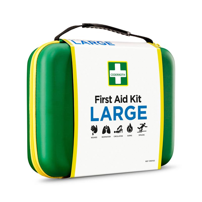 Det stora första hjälpen-kitet från Orkla Wound Care AB är ett grön-gult första hjälpen-kit med handtag och vit framsida, märkt med symboler för sår, brännskador, stukningar och mer - perfekt för nödsituationer. Förpackning: 1 styck.