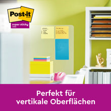 Eine Glastafel in einem Büro zeigt die Post-it® Notes im Großformat, Liniert, in verschiedenen Neonfarben (101 mm x 152 mm) der 3M Deutschland GmbH. Text unten: "Perfekt für vertikale Oberflächen." Logo ist oben links sichtbar.