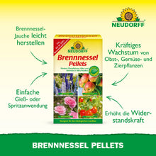 I mitten står en låda Neudorff Shop Brennnessel Pellets med en text som beskriver fördelarna för växttillväxt, skadedjursresistens och enkel användning. De omgivande fotona visar friska blommor, frukter och blad.