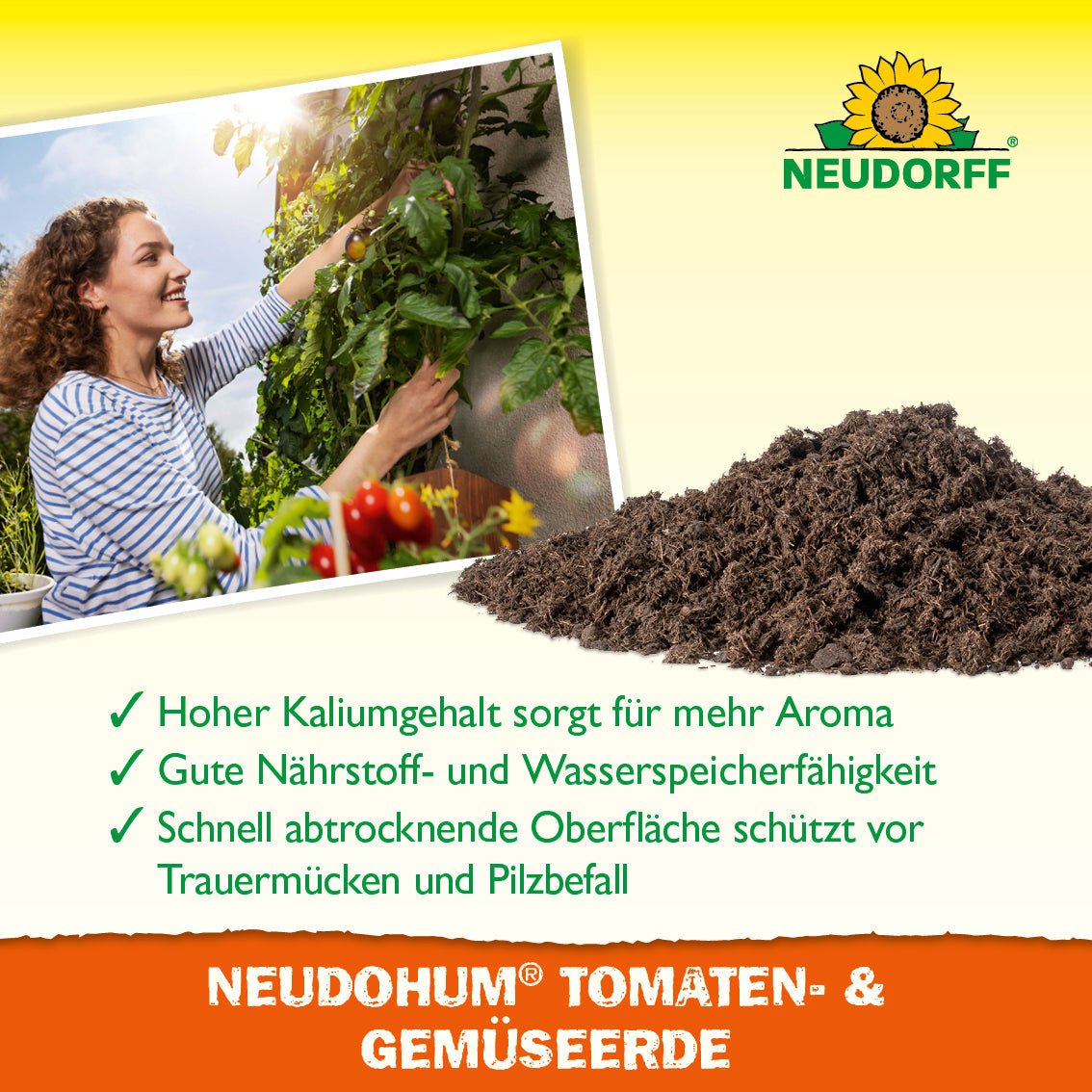 En kvinna sköter tomatplantor i en trädgård bredvid en hög med NeudoHum Tomat- & Grönsaksjord från Neudorff Shop. Den är rik på kalium och näringsämnen, erbjuder utmärkt vattenbindning och skyddar mot skadedjur och svampar.