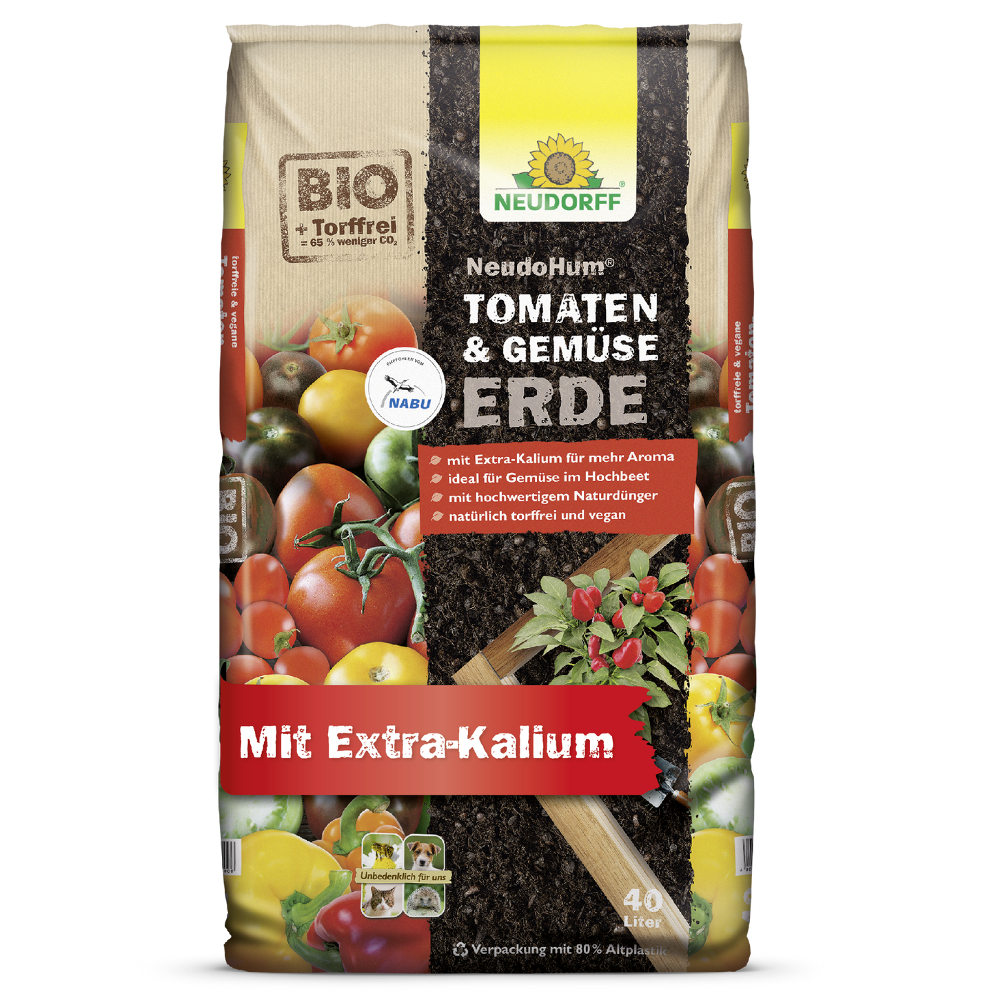 En 40L-säck Neudorff Shop NeudoHum Tomat- & Grönsaksjord, torvfri och vegansk med extra kalium, idealisk för sommargrönsaker. Bio-förpackning med tomater, olika grönsaker, jord och växtblad.