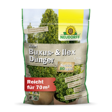 Ein 1,75-kg-Sack Neudorff Shop Azet Buxus- & IlexDünger steht aufrecht und zeigt auf der Verpackung grüne Buchsbäume und Ilexe, auf der Vorderseite sind Produktinformationen und 70 m² Reichweite aufgedruckt.
