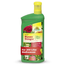 En grön plastflaska Azet RosenDünger flytande från Neudorff Shop, ett flytande rosgödsel. På etiketten visas rosor och produktdetaljer och det anges att det ger 200 liter bevattningslösning för optimal rosvård.