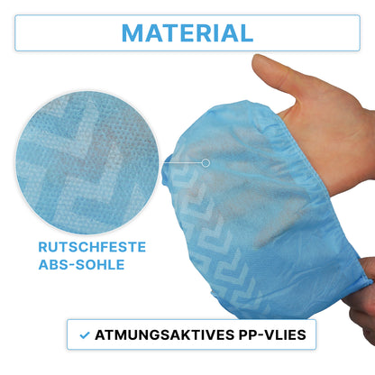 Eine Hand hält einen ARNOMED ABS Schuhüberzieher, Einweg (ARNOWA GmbH). Ein vergrößerter Kreis zeigt die rutschfest strukturierte Sohle. Text: "Rutschfeste ABS-Sohle" und "Atmungsaktives PP-Vlies". Packung enthält 100 Stück.