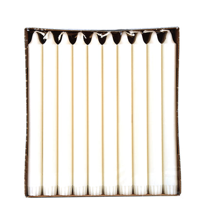 I den öppnade lådan finns 30 vita PAPSTAR kronljus (Ø 2,2 cm), tillverkade av 100 % stearin från PAPSTAR GmbH, prydligt uppradade med veken uppåt.