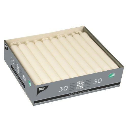 En låda PAPSTAR 30 kronljus Ø 2,2 cm vit från PAPSTAR GmbH, av 100 % stearin, säkerställer jämn förbränning för en tillförlitlig, ren bränning.