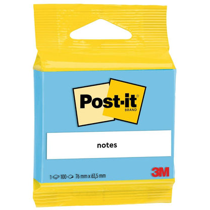 En förpackning med Post-it® Notes från 3M Deutschland GmbH, 100% PEFC, innehåller 100 blad i formatet 63,5 mm x 76 mm och är designad i gult och blått med Post-it-logotypen.