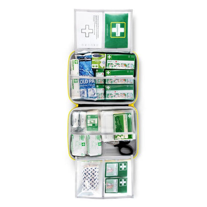 Förbandslådan LARGE DIN från Orkla Wound Care AB innehåller förband, gasväv, kylpaket, saxar, tejp, antiseptiska servetter och första hjälpen-instruktioner - tydligt organiserade i märkta fack. Förpackning: 1 styck.