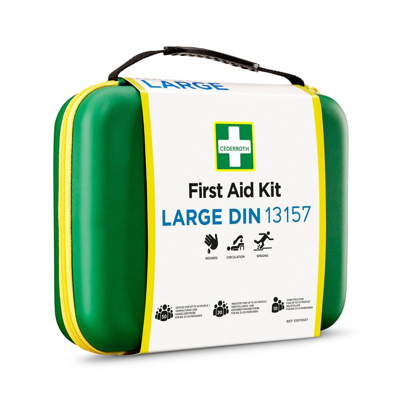 En grön-gul första hjälpen-hårdplastlåda med handtag, märkt med "Förbandslåda LARGE DIN | Förpackning (1 styck)" från Orkla Wound Care AB. Etiketten visar symboler för sår, cirkulation och stukningar och uppfyller strikta DIN-standarder.