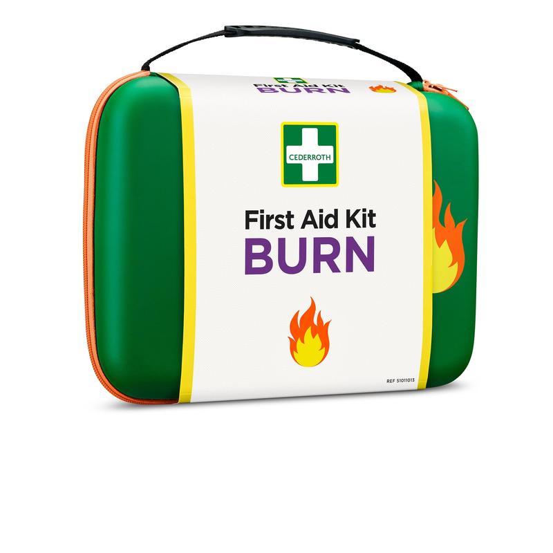 Det grön-vita Cederroth första hjälpen-kit för brännskador (förpackning, 1 styck) från Orkla Wound Care AB har en orange dragkedja, Cederroth-logotypen, texten "First Aid Kit BURN" och flamsymboler på framsidan.
