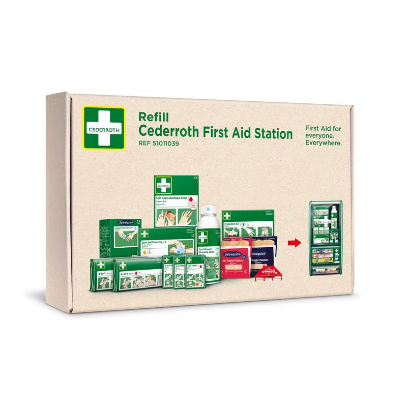 En kartong med texten "Cederroth första hjälpen-mina för Cederroth första hjälpen-station ref 51011026" från Orkla Wound Care AB visar bilder på första hjälpen-material och en station med en pil som pekar på påfyllningen.