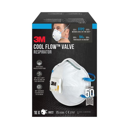 En låda med 3M™ Cool Flow™ partikelfiltermask 8822, FFP2 med ventil från 3M Deutschland GmbH innehåller 10 masker, är försedd med en bild av masken, framhäver den höga filtreringseffektiviteten och skyddet och har ett Cool Flow™-ventil.