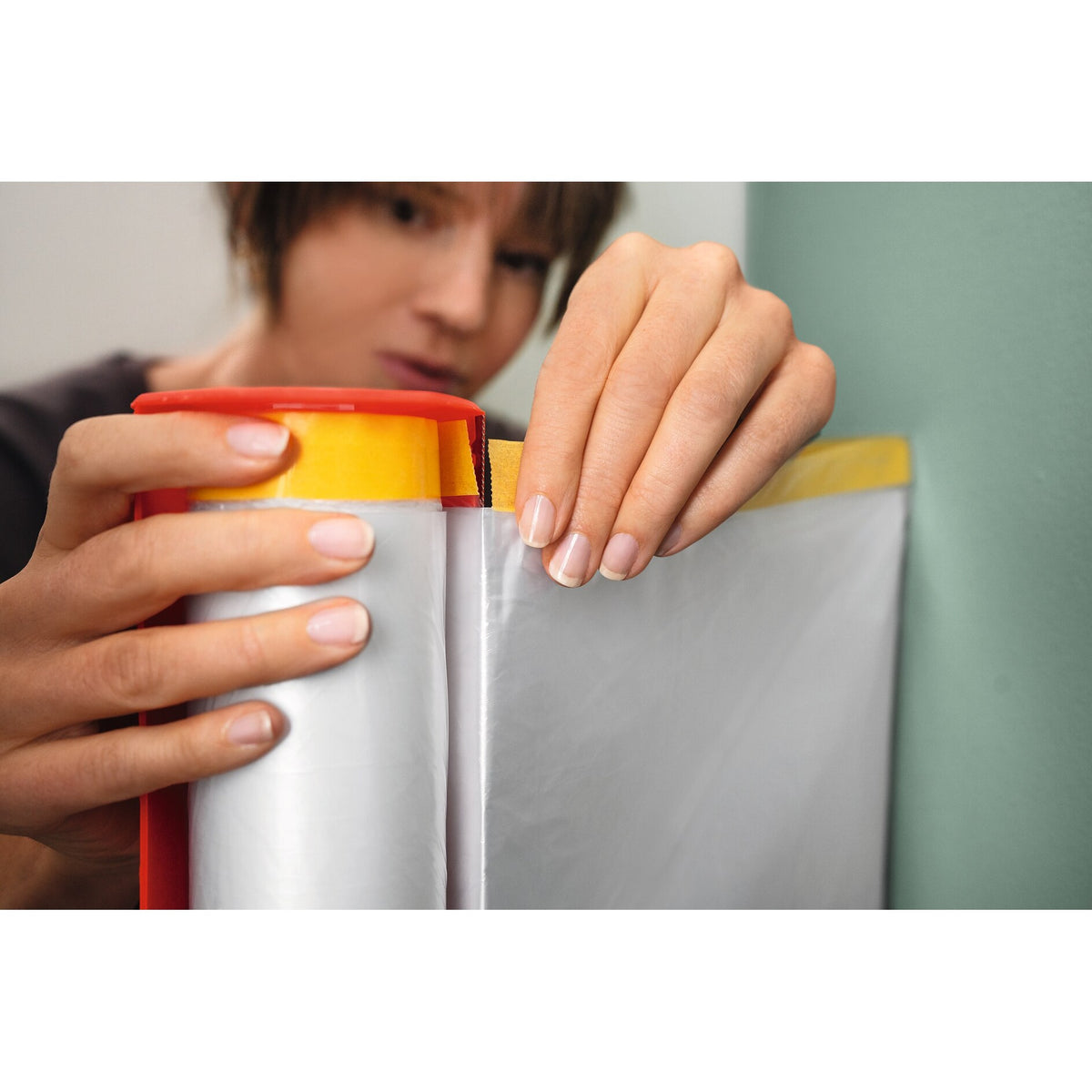 tesa Easy Cover Perfect+, orange, Nachfüllung – Anwendung