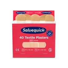 En öppen röd Orkla Wound Care AB Textilgips-låda (40 st./påfyllning, 6 stycken) visar beige plåster inuti och på framsidan storlekar, produktinformation och certifieringssymboler.