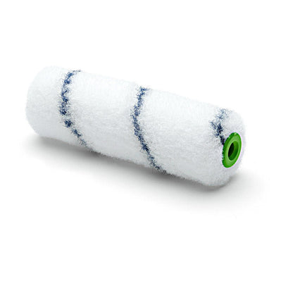 En vit 10 cm Nölle Profi Brush liten ytrulle nylonfärgrolleröverdrag med två blå ränder och grön plastkärna från Nölle Profi Brush borst- & penselteknik e.K., avbildad på vit bakgrund. Idealisk för precisa målningsarbeten.