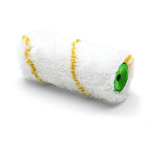 Weißer zylindrischer Farbroller Nölle Profi Brush Kombiwalze Goldfaden (10 cm, Ø 30 mm, 12 mm Florhöhe) von Nölle Profi Brush Bürsten- & Pinseltechnik e.K. mit zwei gelben Streifen und grünem Kern, ideal für präzises Streichen.