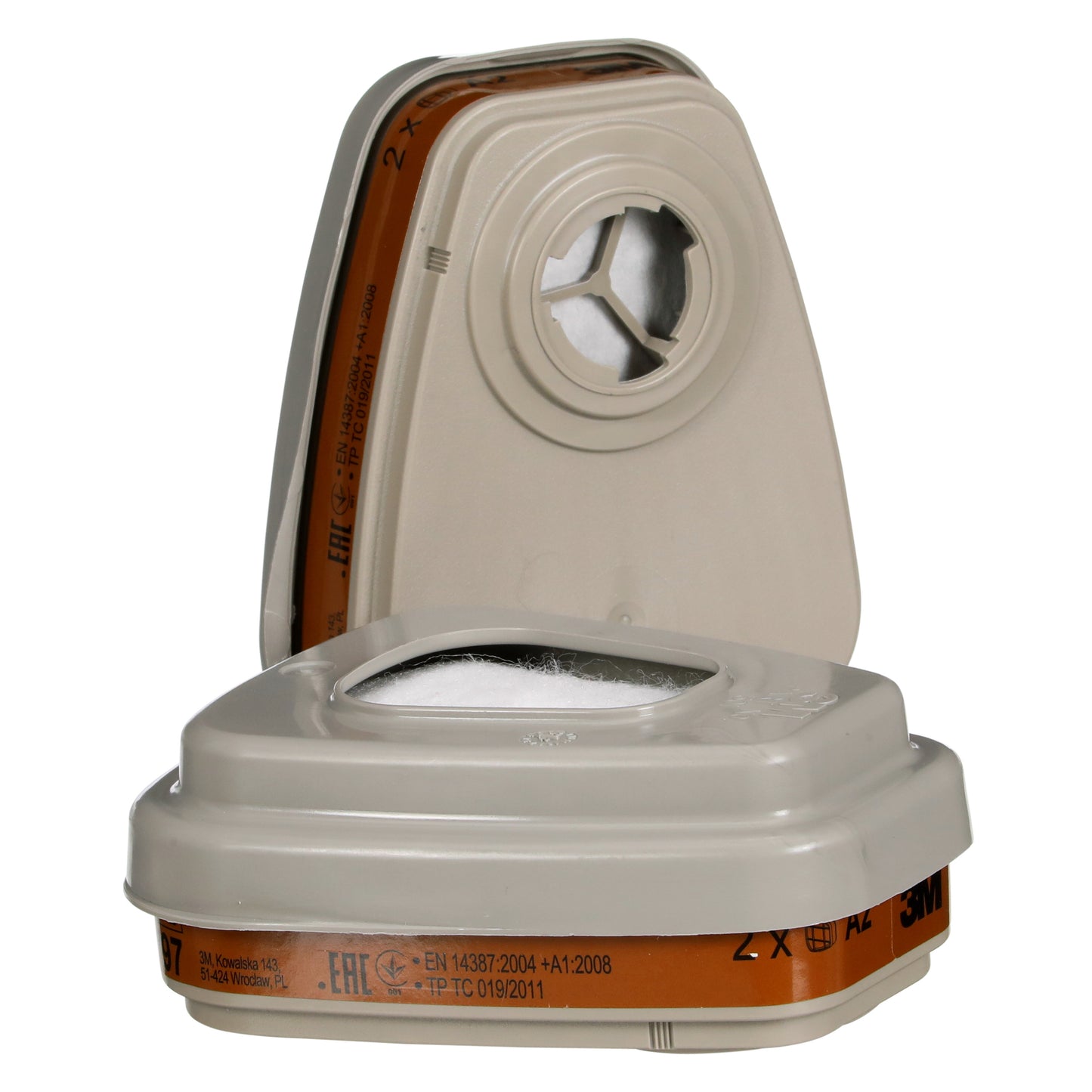 Abgebildet sind zwei beigefarbene 3M™ Filtersätze 6003-1 der 3M Deutschland GmbH mit orangefarbenen Bändern, einer stehend und einer liegend, beschriftet für A2P3 Schutz gegen organische Dämpfe; beide mit zentraler Öffnung und Sicherheitshinweis.