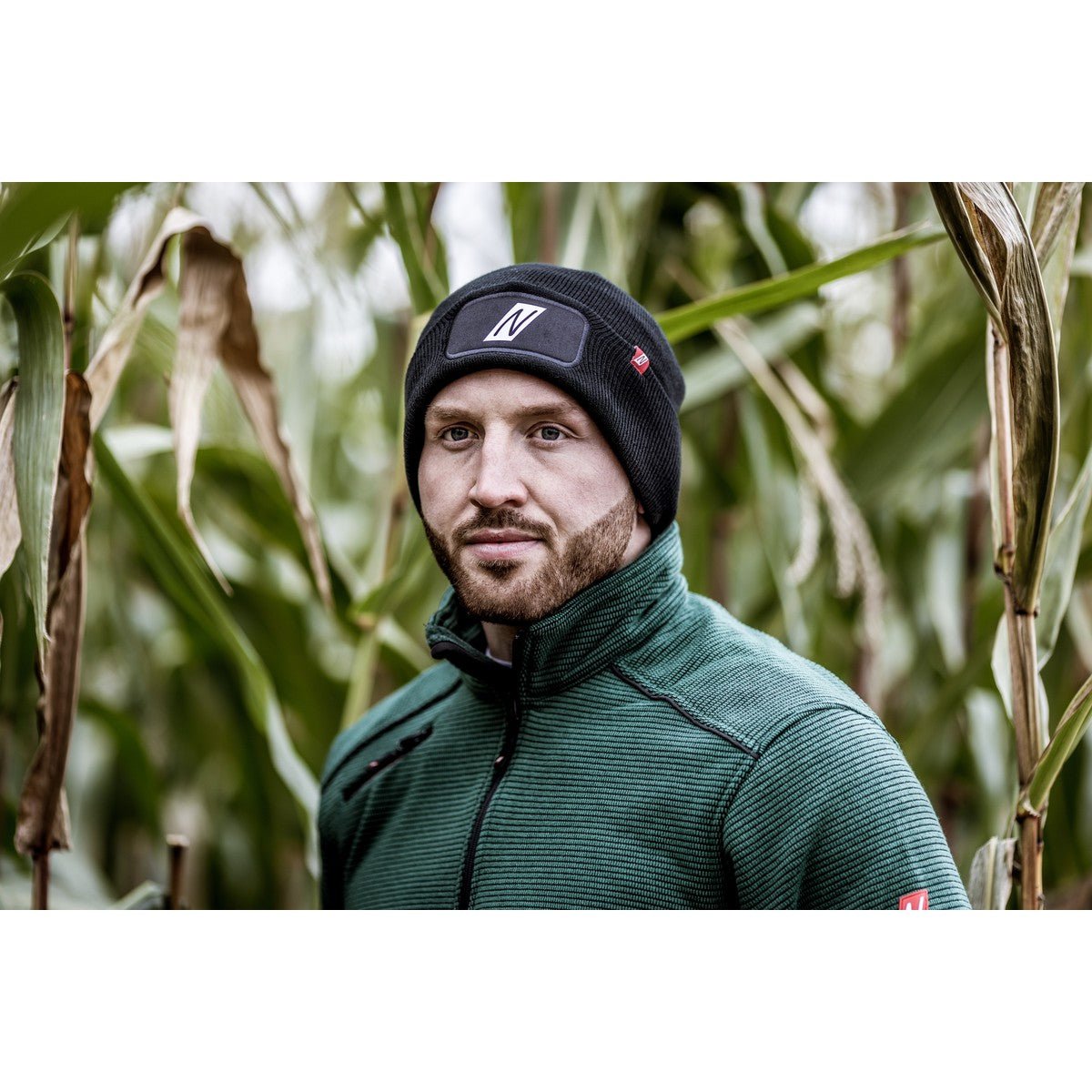 NITRAS stickad mössa, svart polyakryl: 100% | Förpackning (1 st)