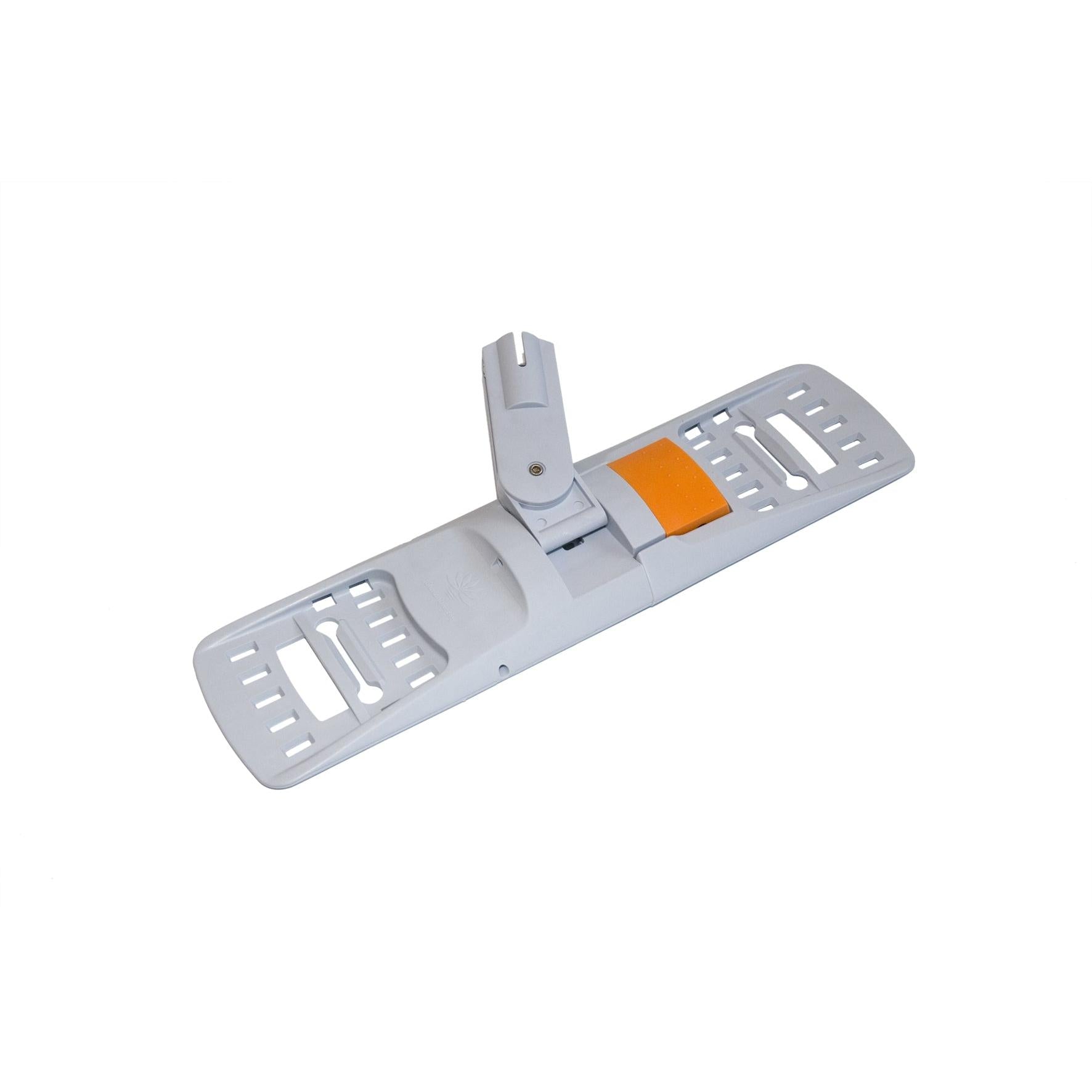 Der TASKI Multi Mop Halter 1 Stk. (40 cm) von Diversey Deutschland GmbH & Co. OHG verfügt über einen hellgrauen, rechteckigen Kunststoffkopf mit verstellbarem Drehgelenk und orangefarbenem Knopf für effektive Reinigung und einfache Handhabung, dargestellt auf weißem Hintergrund.