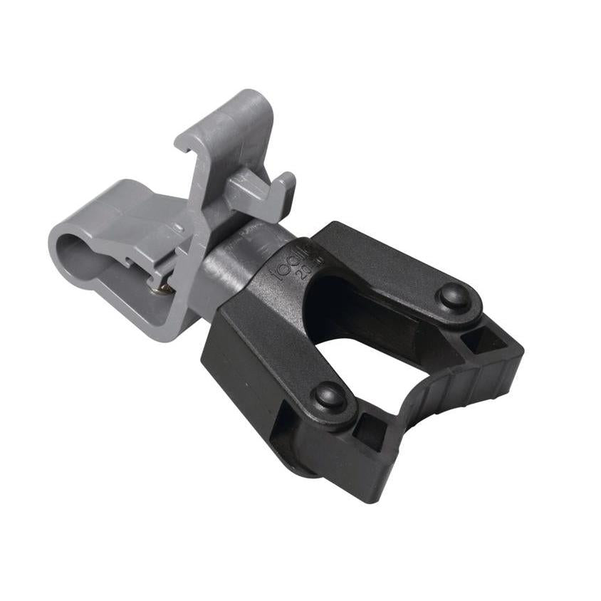 En närbild av TASKI-skaftfästet med klämma från Diversey Deutschland GmbH & Co. OHG, kompatibel med dukboxhållarna 7517270 eller 757371, med grått fäste och svart fjäderklämma på vit bakgrund.