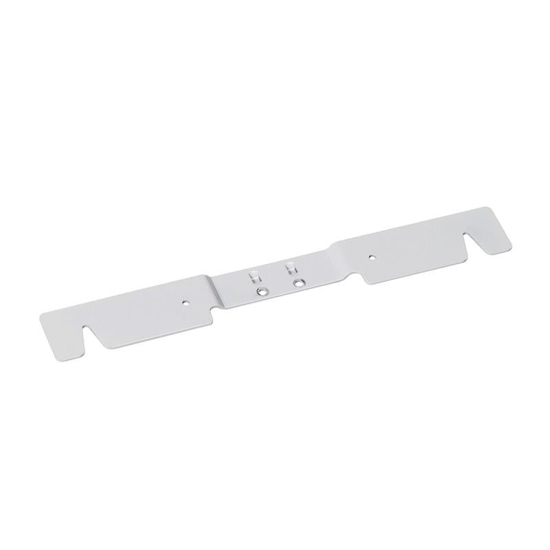 Den lilla TASKI-tillbehörshållaren (350 mm) från Diversey Deutschland GmbH & Co. OHG är en platt hållare med tre hål, två mittskruvar och räfflade ändar, som möjliggör mångsidig hantering av rengöringstillbehör. Förpackning: 1 styck.