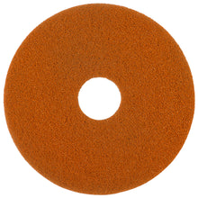 Das Twister Pad orange für Steinböden der Diversey Deutschland GmbH & Co. OHG ist ein rundes, grob strukturiertes Bodenpad mit Mittelloch und mikroskopisch kleinen Diamanten für die effektive Steinbodenreinigung mit einer Poliermaschine.