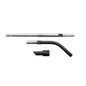 Das TASKI AERO Upgrade Kit von Diversey enthält einen Metallrohrbogen, ein Schlauchanschlussstück und eine teleskopierbare Stange für Aero Kesselsauger, die auf weißem Hintergrund abgebildet sind, um die Reinigungsleistung der einzelnen Aufsätze hervorzuheben.
