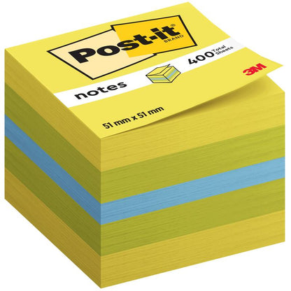 Post-it® Notes Mini-kuber från 3M Deutschland GmbH erbjuder 400 gula och blå blad (51 x 51 mm, 100% PEFC) per block. Förpackningen är försedd med Post-it®- och 3M-logotypen.