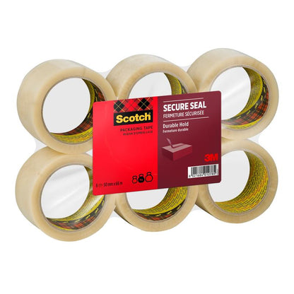 Avbildat är ett sexpack Scotch® förpackningstejp för en säker förslutning (50 mm x 66 m) från 3M Deutschland GmbH med en röd-gul etikett med texten "Secure Seal, Durable Hold, 6 rullar".