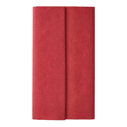 En enda PAPSTAR duk, Tissue "ROYAL Collection" 120 cm x 180 cm från PAPSTAR GmbH, prydligt vikt till en rektangel och placerad på en vit yta.
