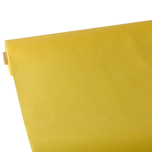 En närbild av Starpak-bordsduken, tyg-liknande, fleece "Soft Selection", delvis utrullad och liggande platt på en vit bakgrund.