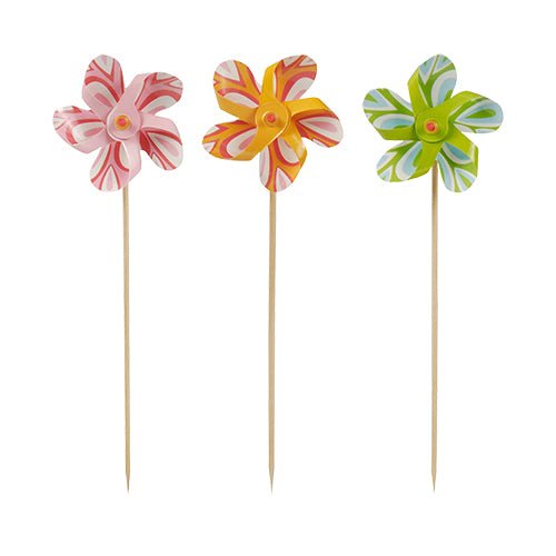 Tre PAPSTAR dekorationsstickor "Väderkvarn" (17,5 cm) med fem färgglada blomblad vardera är arrangerade i rad på vit bakgrund. Dessa partydekorationer kommer från PAPSTAR GmbH i sorterade färger, perfekt för dekoration (50 stycken/förpackning).