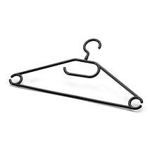 Ein schwarzer 42 cm langer Kunststoff-Kleiderbügel mit abgerundeten Enden, runden Haken und einem kleineren Haken aus dem Nölle Profi Brush Vielzweckbügel 6er Set von Nölle Profi Brush Bürsten- & Pinseltechnik e.K. - ideal, um mehrere Gegenstände effizient aufzuhängen.