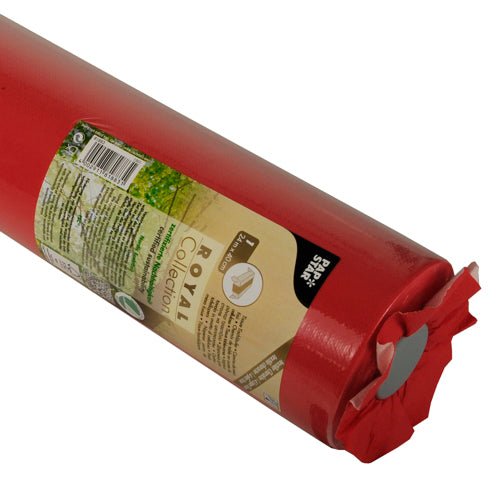 En närbild av en upprullad PAPSTAR bordsduk, Tissue "ROYAL Collection" 24 m x 40 cm från PAPSTAR GmbH, förpackad i en klar plastförpackning med en brun-grön etikett med text och symboler.