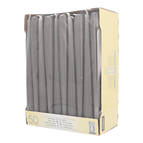 I en delvis synlig beige låda med klart fönster finns upprättstående Starpak 50 ljusljus Ø 2,2 cm - 25 cm, vita ljus kända för sin långa brinntid.