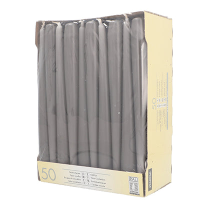 I en delvis synlig beige låda med klart fönster finns upprättstående Starpak 50 ljusljus Ø 2,2 cm - 25 cm, vita ljus kända för sin långa brinntid.